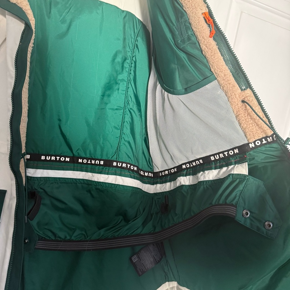 Burton Women's Prowess Snowboard Jacket - Picture 8 of 10